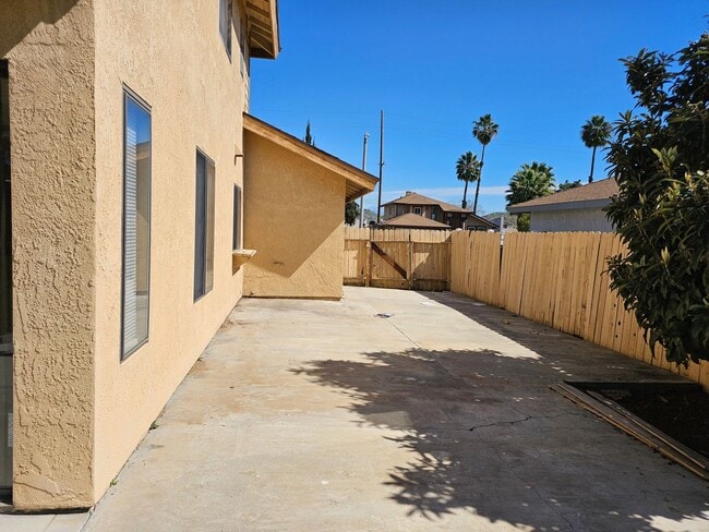 Building Photo - Nice 3 BR in Great MoVal Neighborhood