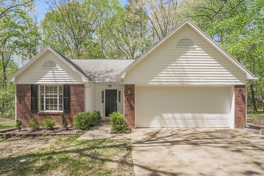 Primary Photo - 3520 Sandberry Dr