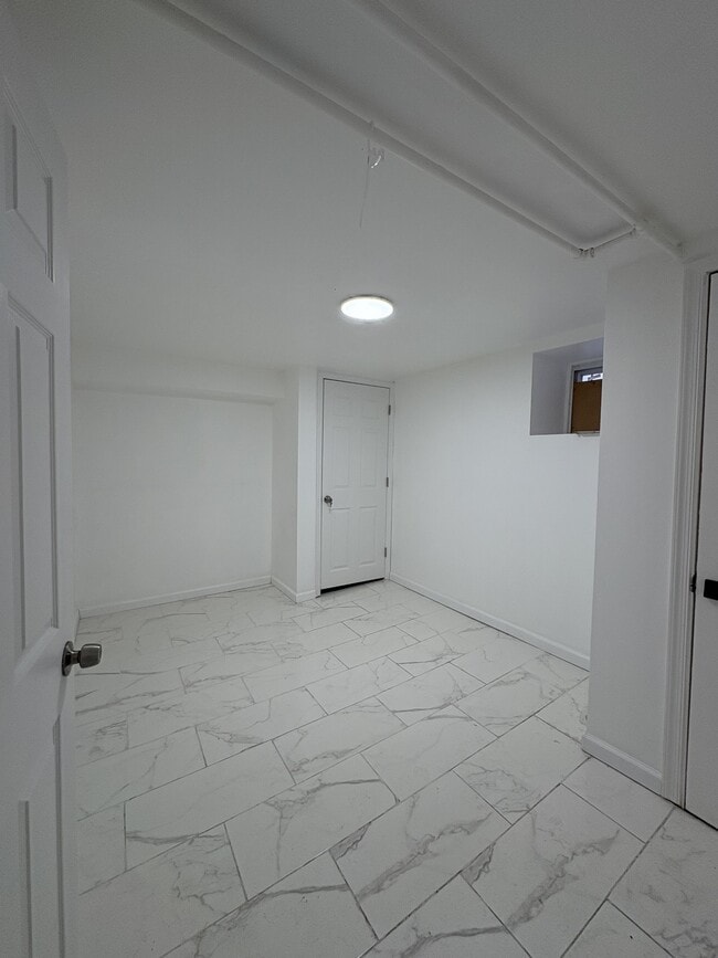 Building Photo - 6062 N Camac St