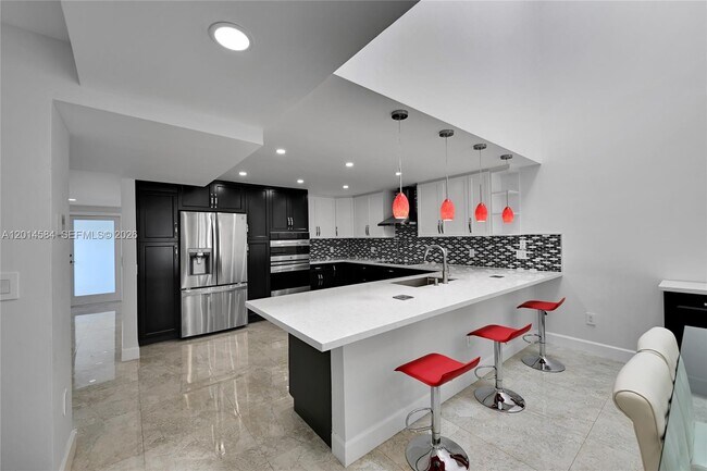 Building Photo - 310 Poinciana Island Dr