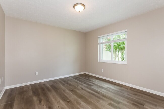 Building Photo - 3207 Acapulco Dr