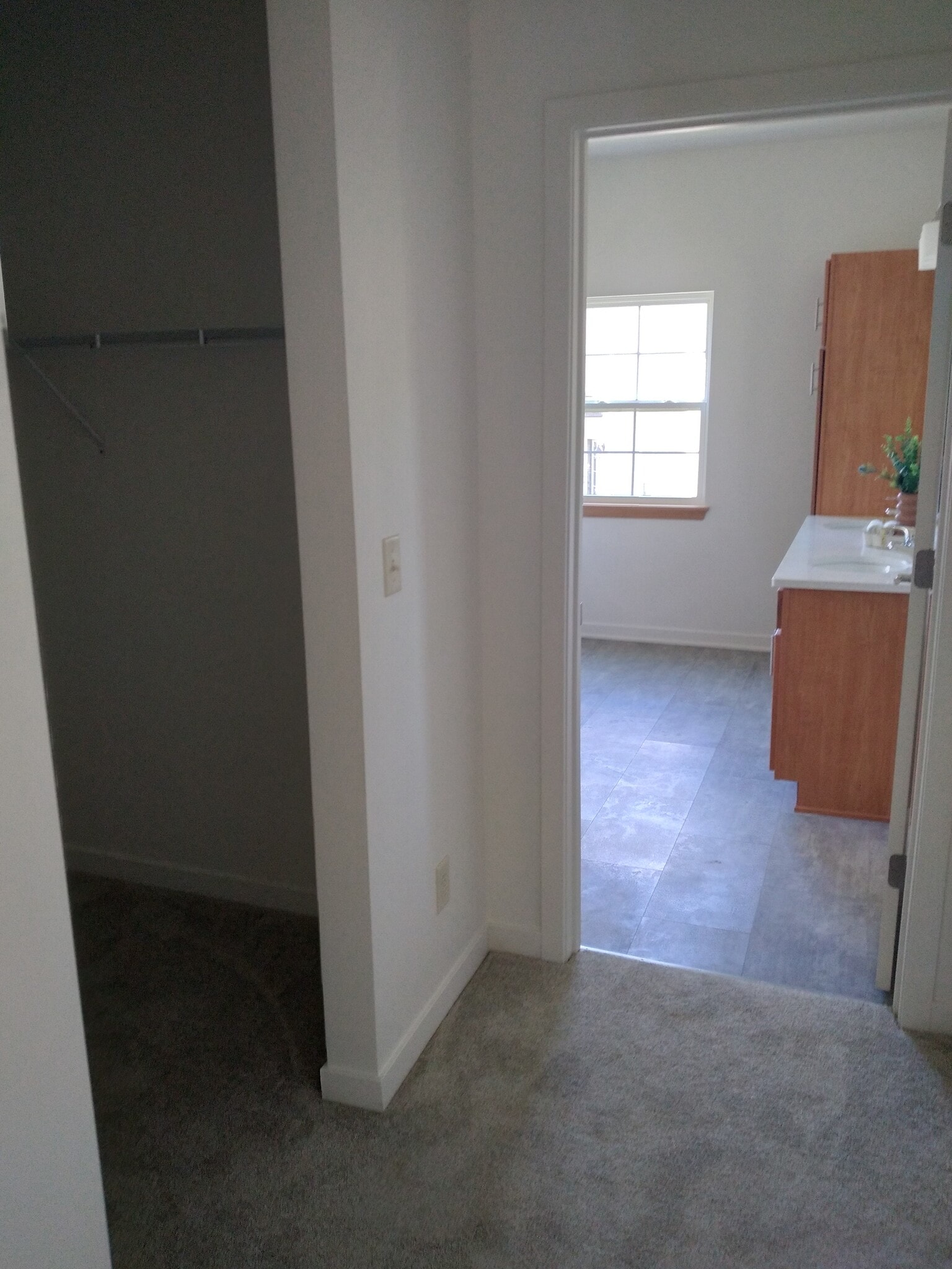 Building Photo - 2725 Pond Dr