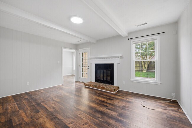 Building Photo - 2252 Newstead Dr