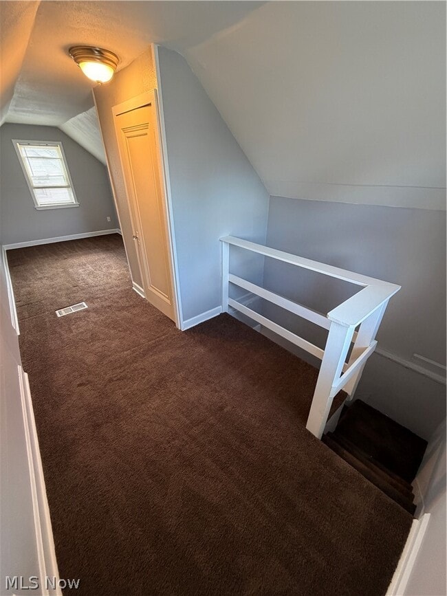 Building Photo - 52 Meadowbrook Ave