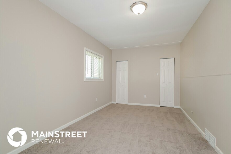 Building Photo - 10117 Crown Point Dr