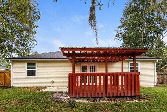 Building Photo - 1608 Twin Oak Dr W