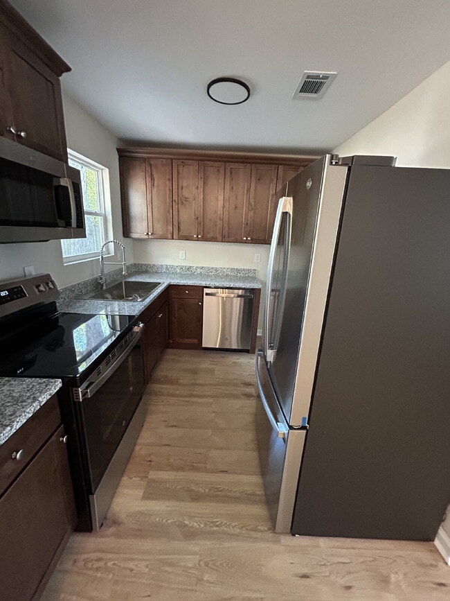 Building Photo - "Charming 4-Bedroom Retreat with Granite T...