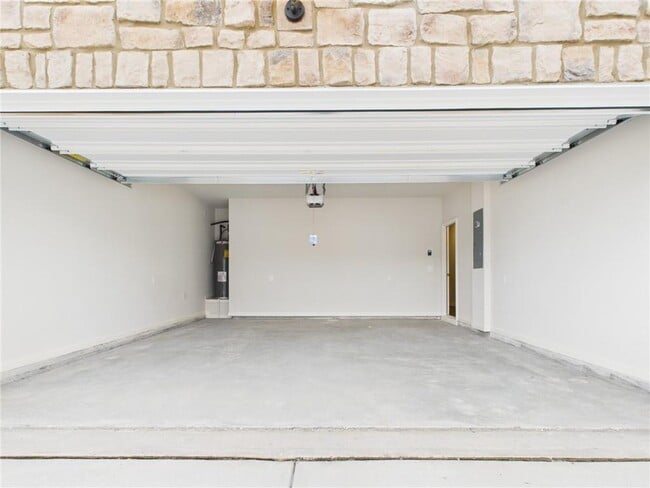 Building Photo - 2565 Poppy Ct