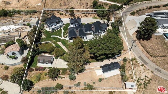 Building Photo - 5561 Horizon Dr