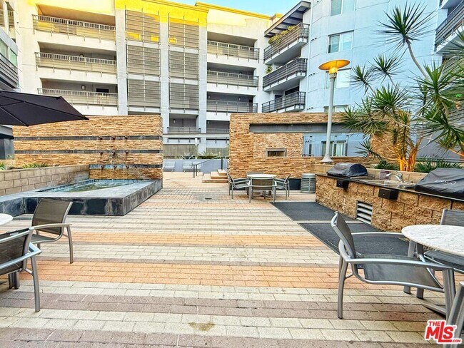 Building Photo - 629 Traction Ave