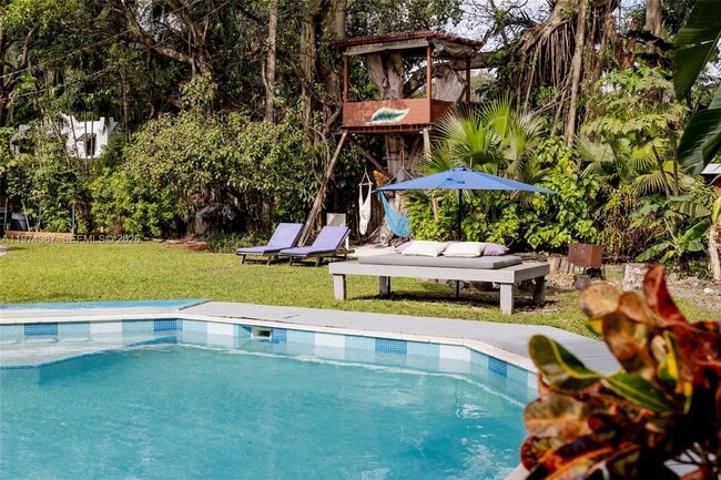 Building Photo - 750 NE 120th St