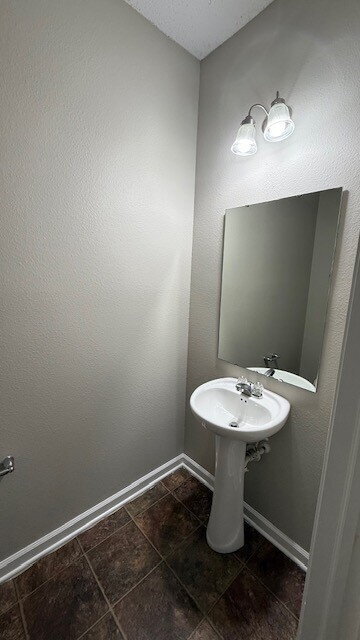 Building Photo - EAST SIDE 4 BEDROOM NEWER HOME AVAILABLE NOW!