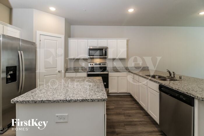 Building Photo - 610 Ava Trl