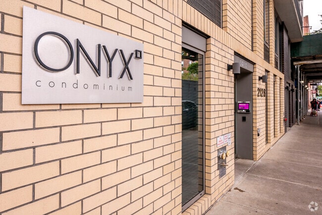 Building Photo - Onyx Square
