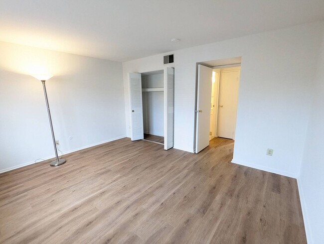 Building Photo - GWYNEDD CLUB 1BR CONDO AVAIL. IMMED.!