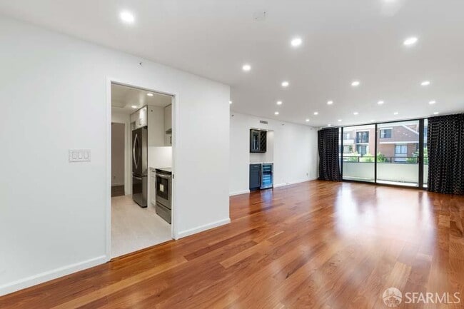 Building Photo - 101 Lombard St