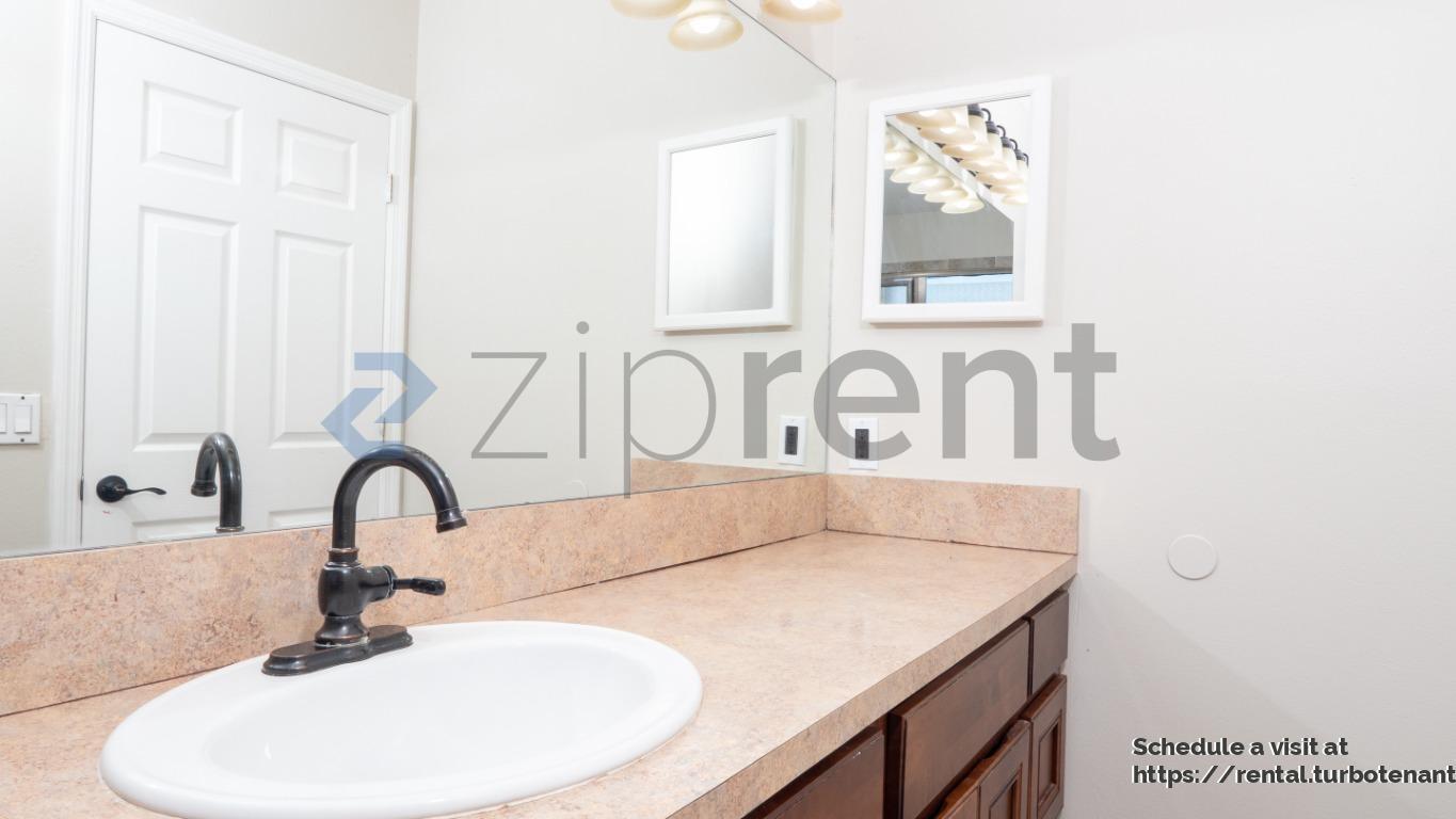 Building Photo - 3309 SW Frankford St