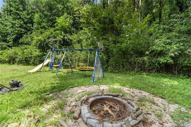 Building Photo - 3532 Kelburn Dr