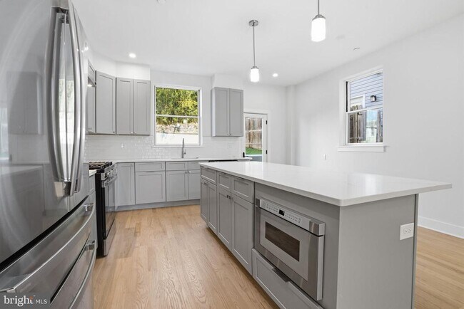 Building Photo - 222 Hermitage St