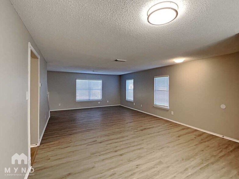 Building Photo - 9703 Cameron Creek