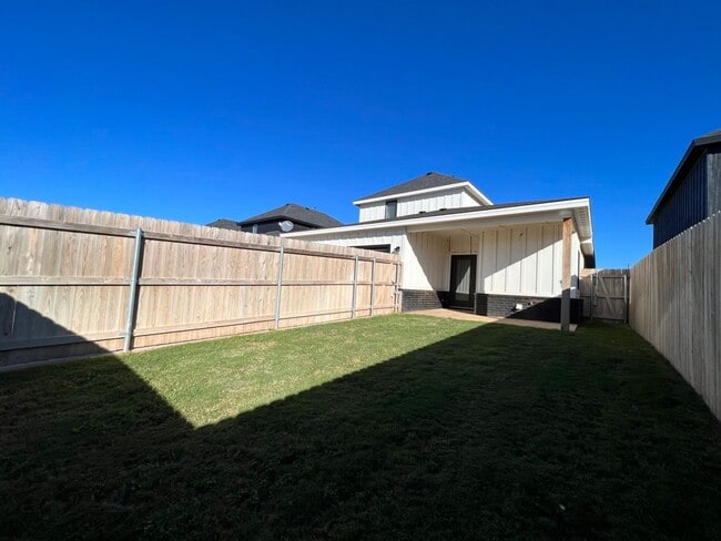 Building Photo - Easy Living with AMRR: Beautiful 4-Bedroom Home Near HEB