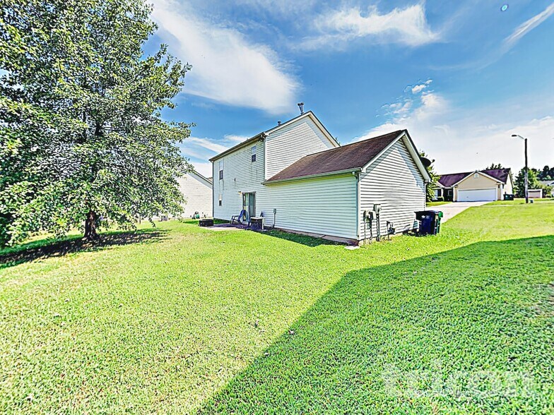 Building Photo - 8716 Rozumny Dr