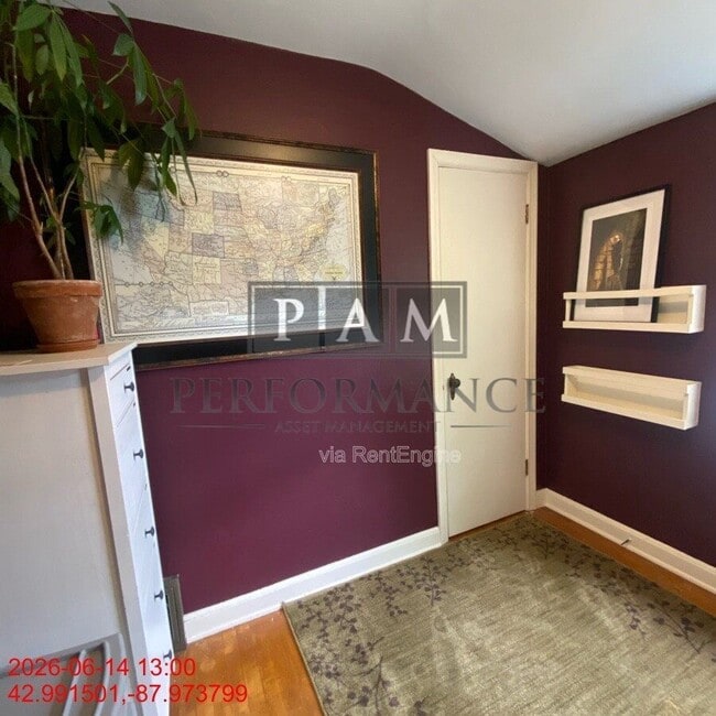 Building Photo - 2922 S 48th St