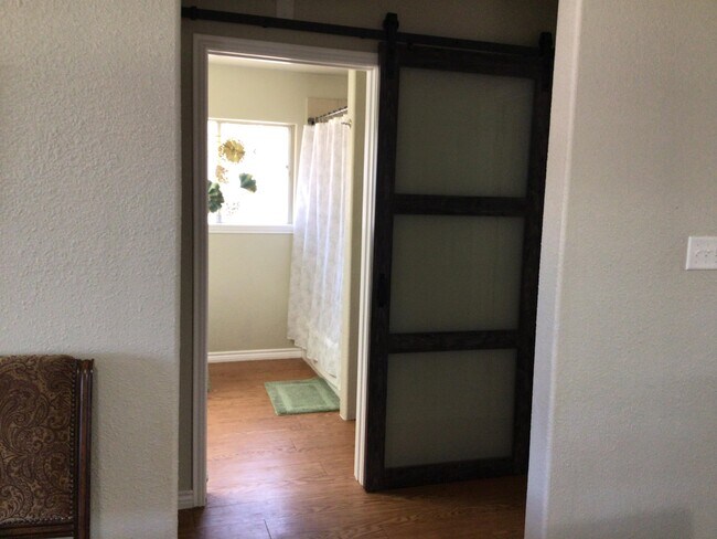 Building Photo - 1308 Belaire Dr
