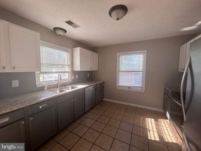 Building Photo - 307 Raven Rd