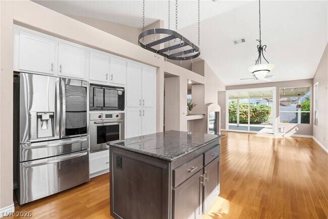 Building Photo - 2870 Deerwood Ct
