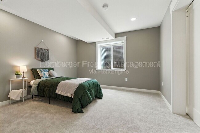 Building Photo - 3431 W 21st Ave