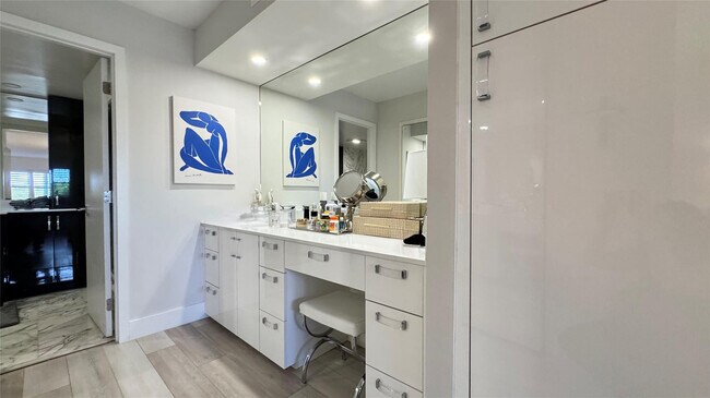 Building Photo - 5100 N Ocean Blvd