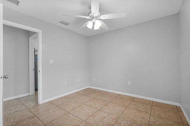 Building Photo - 520 Southridge Rd