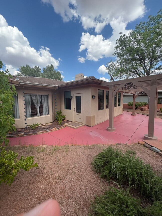 Building Photo - 110 E Bighorn Ct