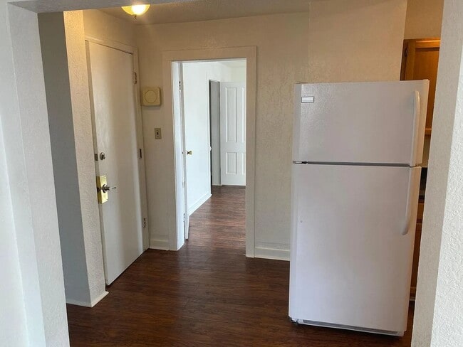 Building Photo - 404 S Marion St