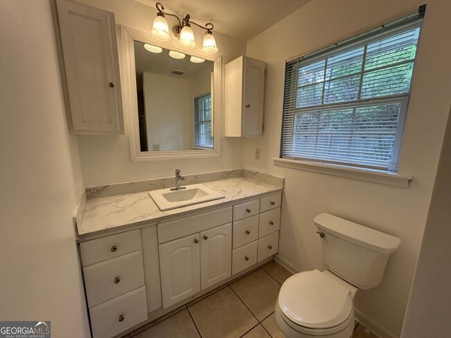 Building Photo - 5 Indianola Dr