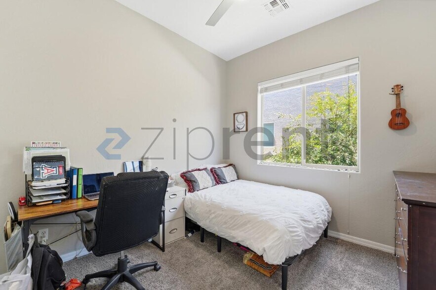 Building Photo - Unit 128