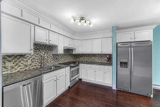 Building Photo - 15830 Terrace Dr