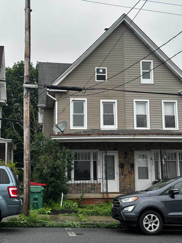 Primary Photo - 229 Coal St