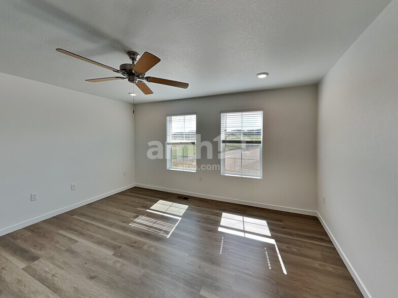 Building Photo - 26112 E Calhoun Pl