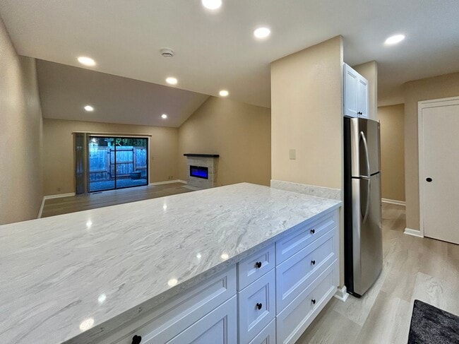 Building Photo - Serene 2 Bed, 2 Bath Updated Hidden Gem!