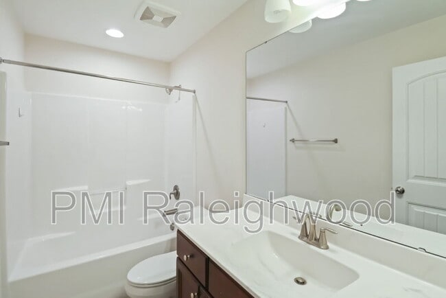 Building Photo - 2707 Masonboro Ferry Dr