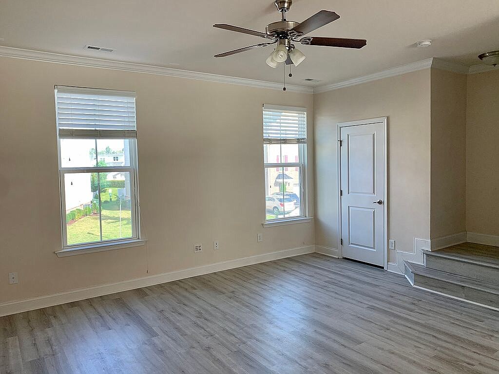 Building Photo - Room in Townhome on Suffield Way