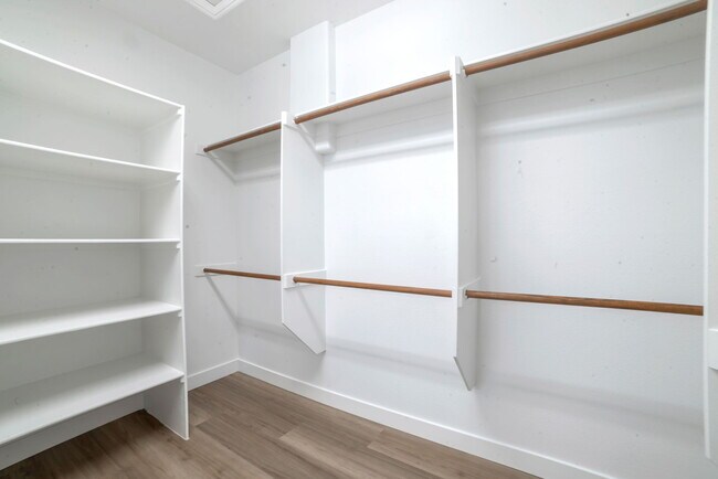 Building Photo - 7129 Bocaire Dr