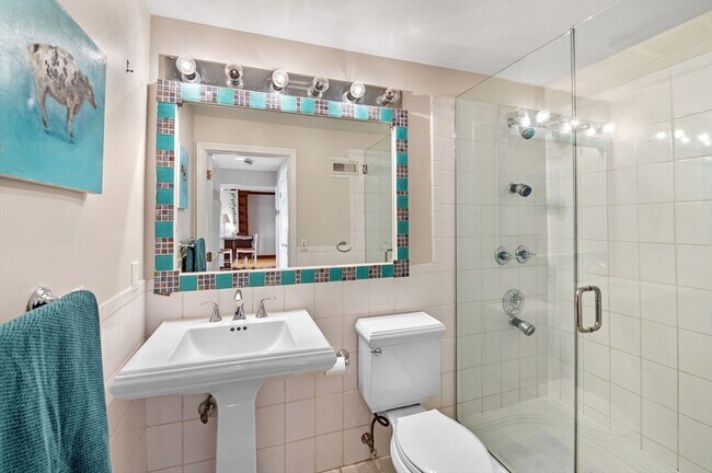 Building Photo - 212 Humphrey St