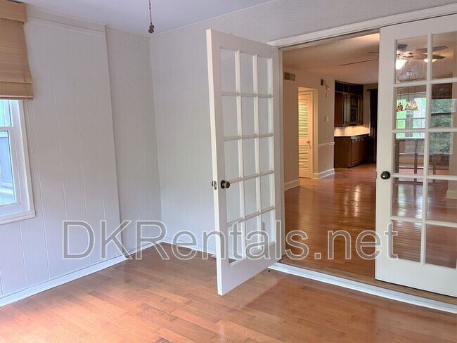 Building Photo - 82 Montre Square NW