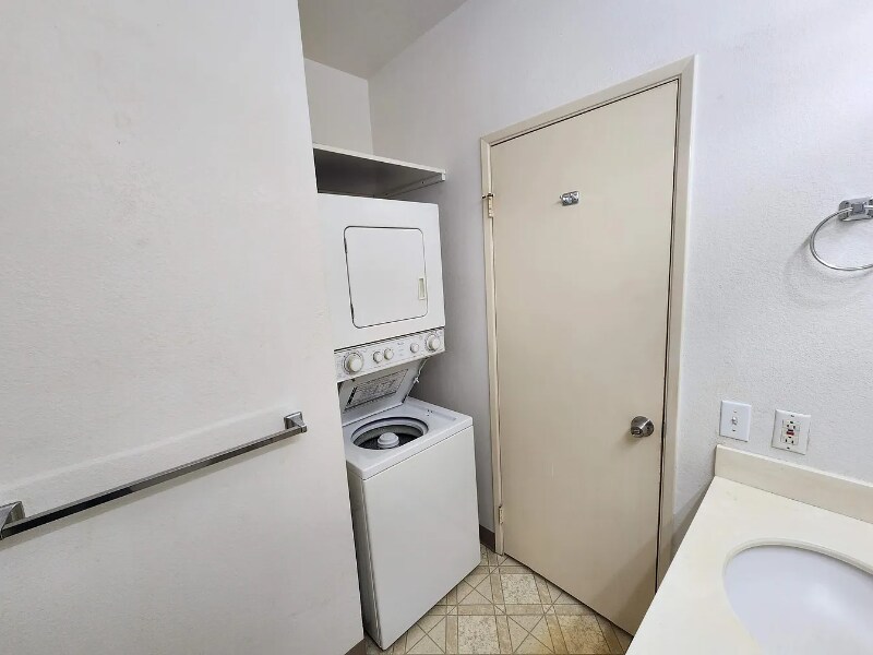 Building Photo - 91-1039-1039 Puaniu St