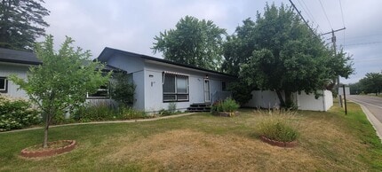 Building Photo - 2907 Birchmont Dr NE