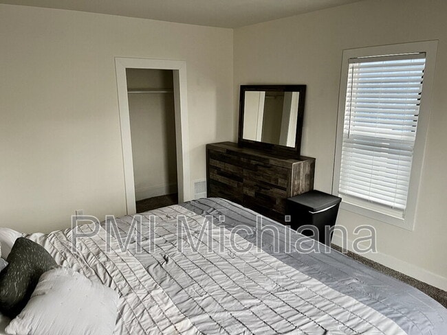 Building Photo - 924 Sherman Ave