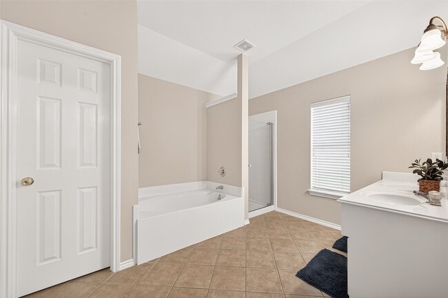 Building Photo - 1646 Martin Lake Dr